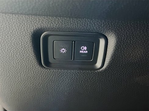 Used 2025 Porsche Cayenne image 11
