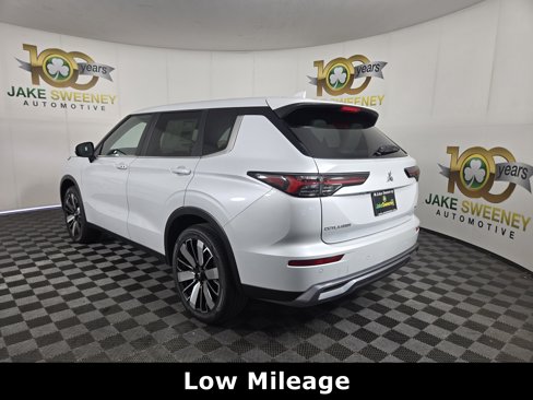 New 2025 Mitsubishi Outlander SE image 5