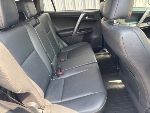 Used 2016 Toyota RAV4 SE image 31