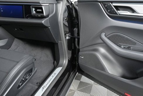 Used 2025 Porsche Macan 4S Electric image 24