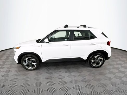 Certified 2025 Hyundai Venue SEL image 8