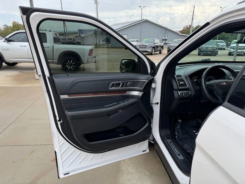 Used 2019 Ford Explorer Platinum image 13