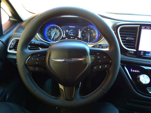 Used 2024 Chrysler Pacifica Touring-L w/ S Appearance Package image 27