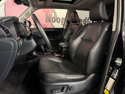 Used 2021 Toyota 4Runner Nightshade image 28