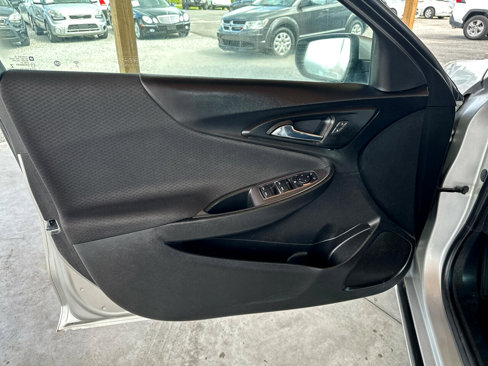 Used 2020 Chevrolet Malibu LT image 28