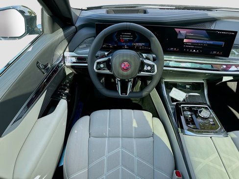 New 2026 BMW 750e xDrive image 17