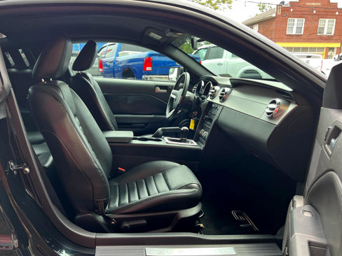 Used 2005 Ford Mustang GT Premium image 18