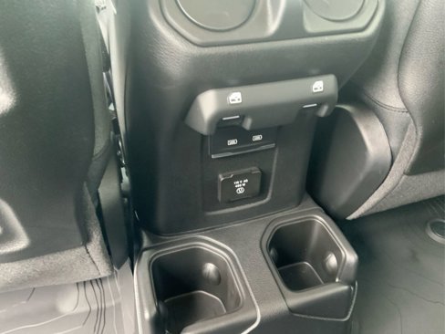 New 2025 Jeep Gladiator Rubicon w/ Convenience Group image 18