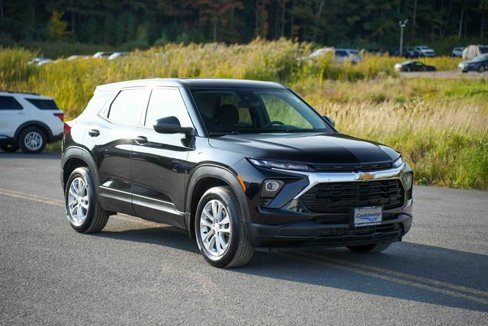 Used 2025 Chevrolet TrailBlazer LS w/ LS Convenience Package image 3