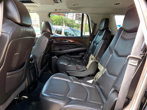 Used 2018 Cadillac Escalade Luxury image 13
