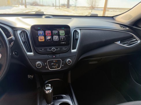 Used 2017 Chevrolet Malibu LT image 14