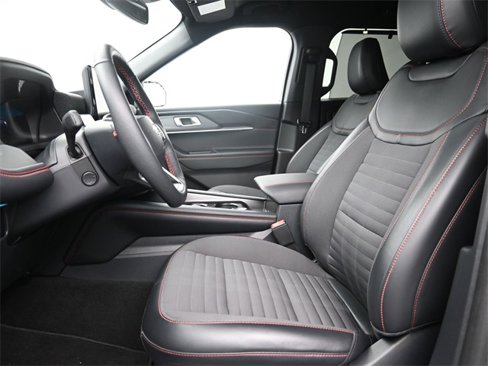 Used 2025 Ford Explorer ST-Line w/ Premium Package image 9