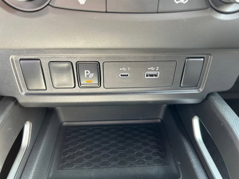 Used 2025 Nissan Frontier SV image 24