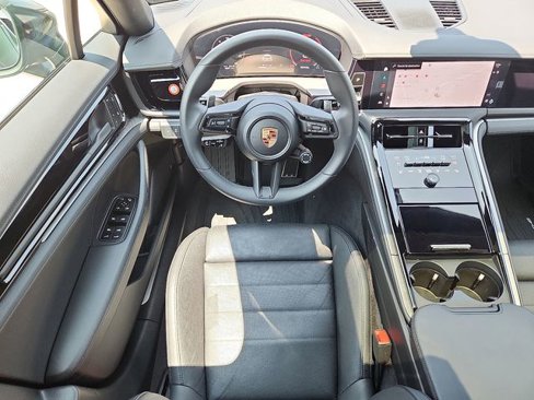 Used 2025 Porsche Panamera image 12