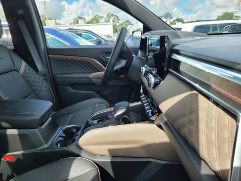 New 2026 GMC Canyon Denali image 14
