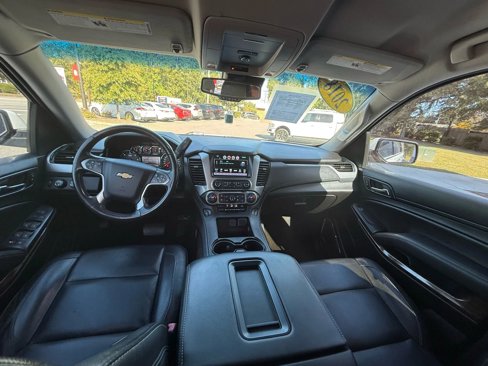 Used 2018 Chevrolet Suburban LT image 11