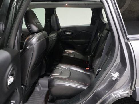 Used 2019 Jeep Cherokee Trailhawk w/ Comfort/Convenience Group image 18
