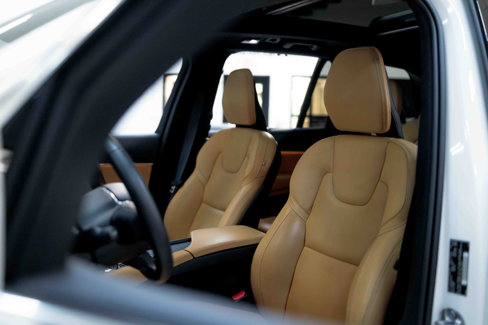 Used 2023 Volvo XC90 T8 Ultimate w/ Lounge Package image 70