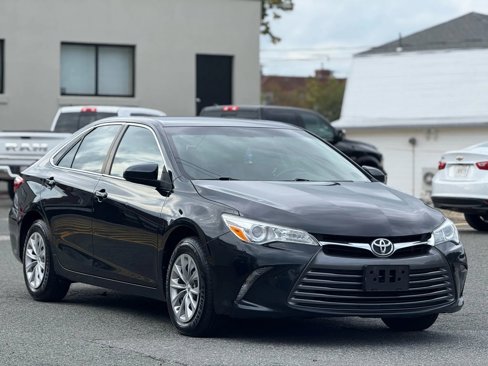 Used 2015 Toyota Camry LE image 2