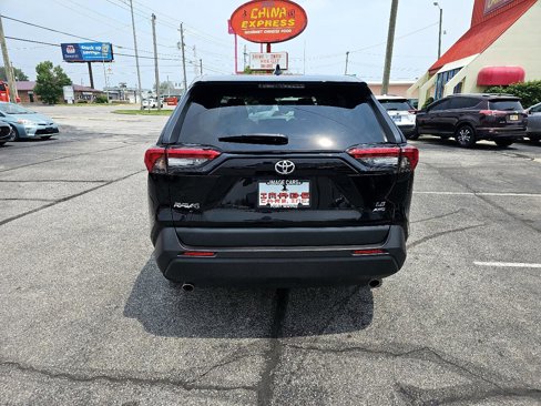 Used 2022 Toyota RAV4 LE image 7
