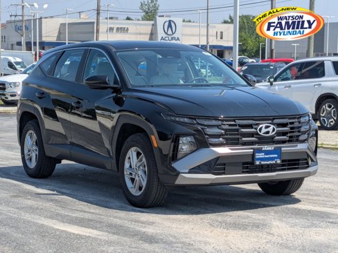 Certified 2025 Hyundai Tucson SE image 1