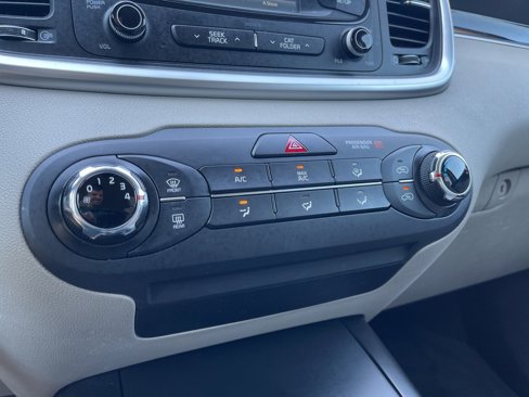 Used 2016 Kia Sorento LX image 12