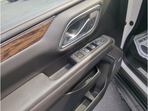 Used 2024 Chevrolet Suburban Premier image 12