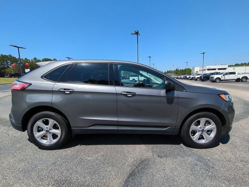 Certified 2024 Ford Edge SE image 3