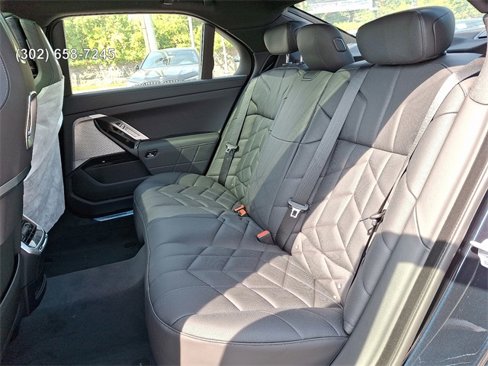 New 2026 BMW 750e xDrive w/ Premium Package image 9