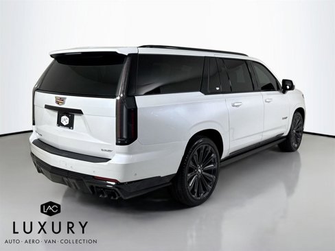 Used 2025 Cadillac Escalade ESV V image 4