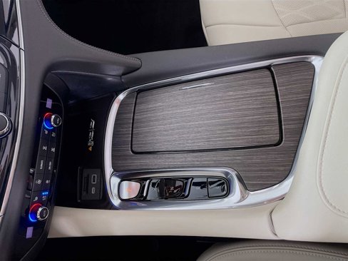 Used 2024 Buick Enclave Avenir w/ Avenir Technology Package image 15