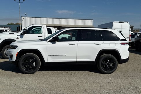 New 2025 Jeep Grand Cherokee L Altitude image 6
