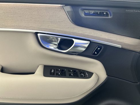 New 2026 Volvo XC90 B6 Plus w/ Protection Package Premier image 15