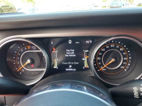 Used 2018 Jeep Wrangler Unlimited Sahara image 30