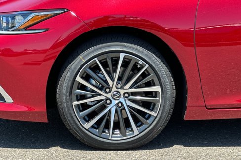 New 2025 Lexus ES 300h w/ Premium Package image 24