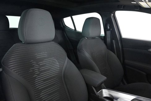 Used 2025 Alfa Romeo Tonale image 14