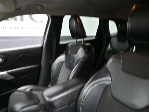Used 2018 Jeep Cherokee Latitude Plus image 16