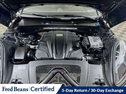 Used 2020 Porsche Macan Turbo image 33