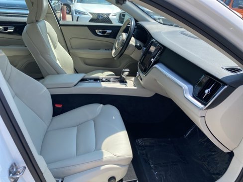 Used 2020 Volvo S60 T5 Momentum image 27