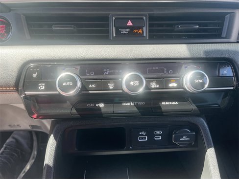 Used 2025 Honda Pilot TrailSport image 15