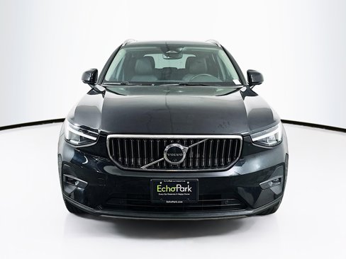 Used 2025 Volvo XC40 B5 Plus image 2