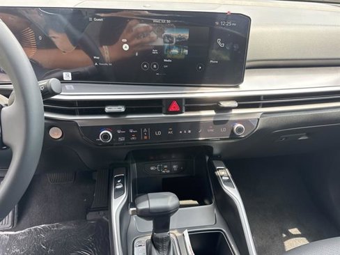 New 2025 Kia Sorento S image 12