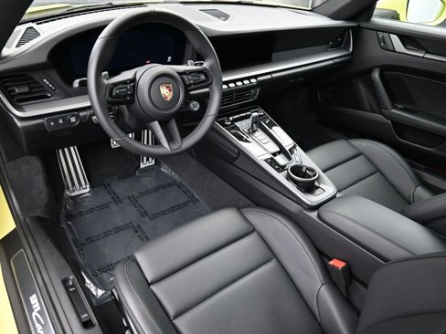 Certified 2025 Porsche 911 Carrera image 4