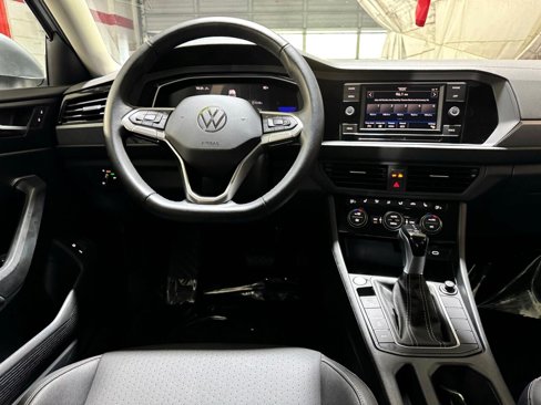 Used 2024 Volkswagen Jetta SE image 18