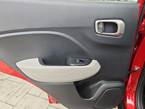 Used 2024 Hyundai Venue SEL image 30