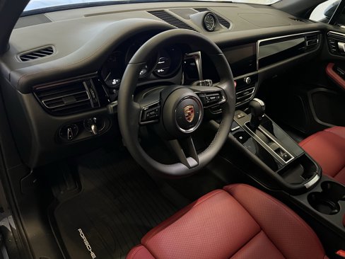 New 2026 Porsche Macan image 4