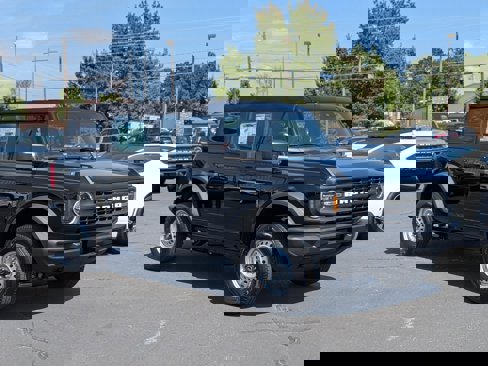 New 2025 Ford Bronco 4-Door image 2