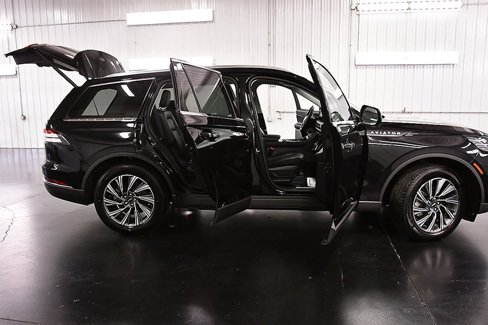 Used 2025 Lincoln Aviator AWD image 31