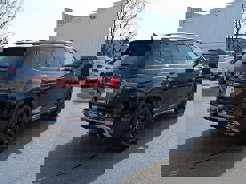 New 2025 Volkswagen Atlas Peak Edition SE image 3