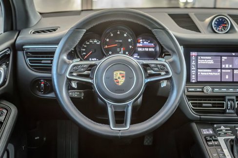 Used 2021 Porsche Macan image 26